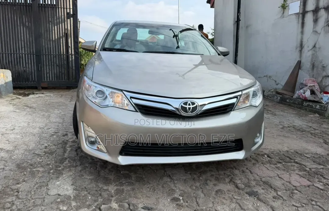 Toyota Camry LE 4dr Sedan w/Prod. End 11/13 (2.5L 4cyl 6A) 2014 Gold