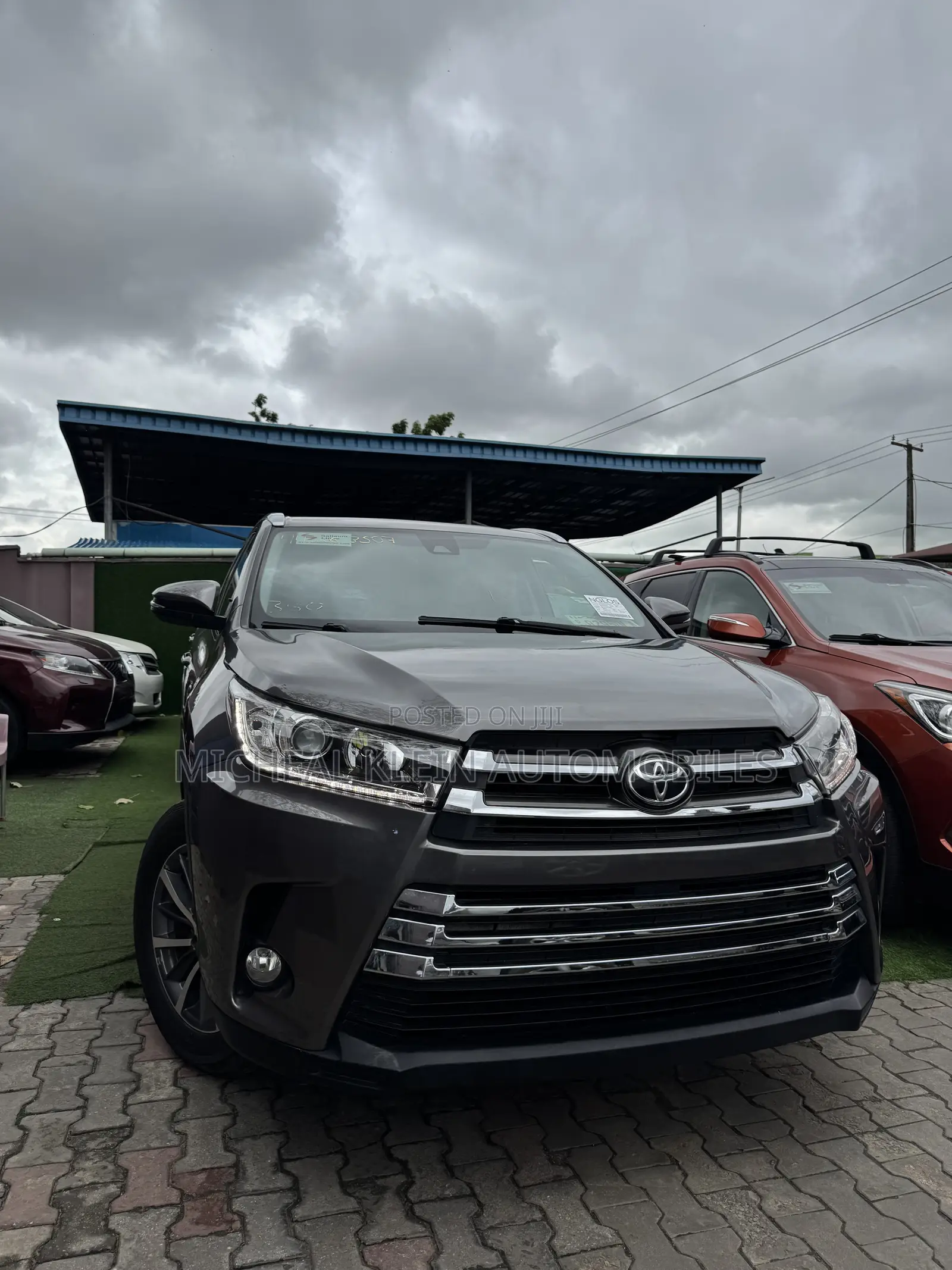 Toyota Highlander XLE 4x4 V6 (3.5L 6cyl 8A) 2018 Gray