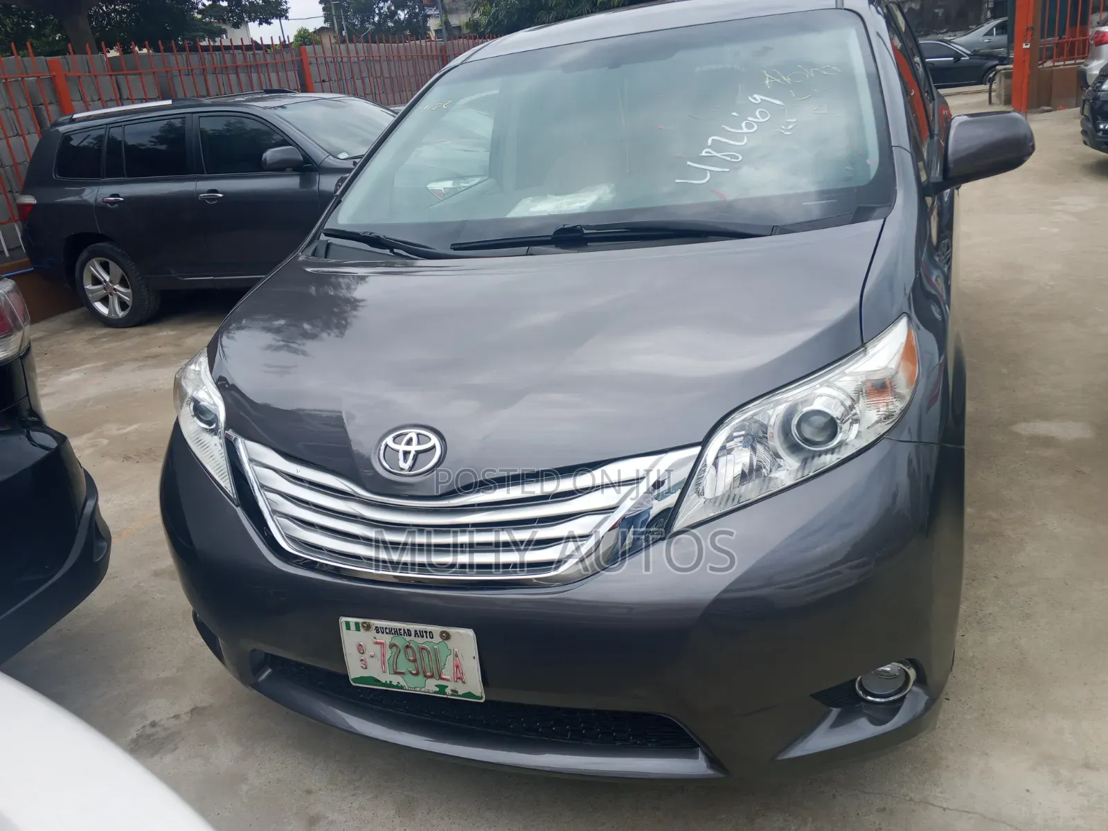 Toyota Sienna L 7-Passenger 4dr Minivan (3.5L 6cyl 6A) 2014 Gray