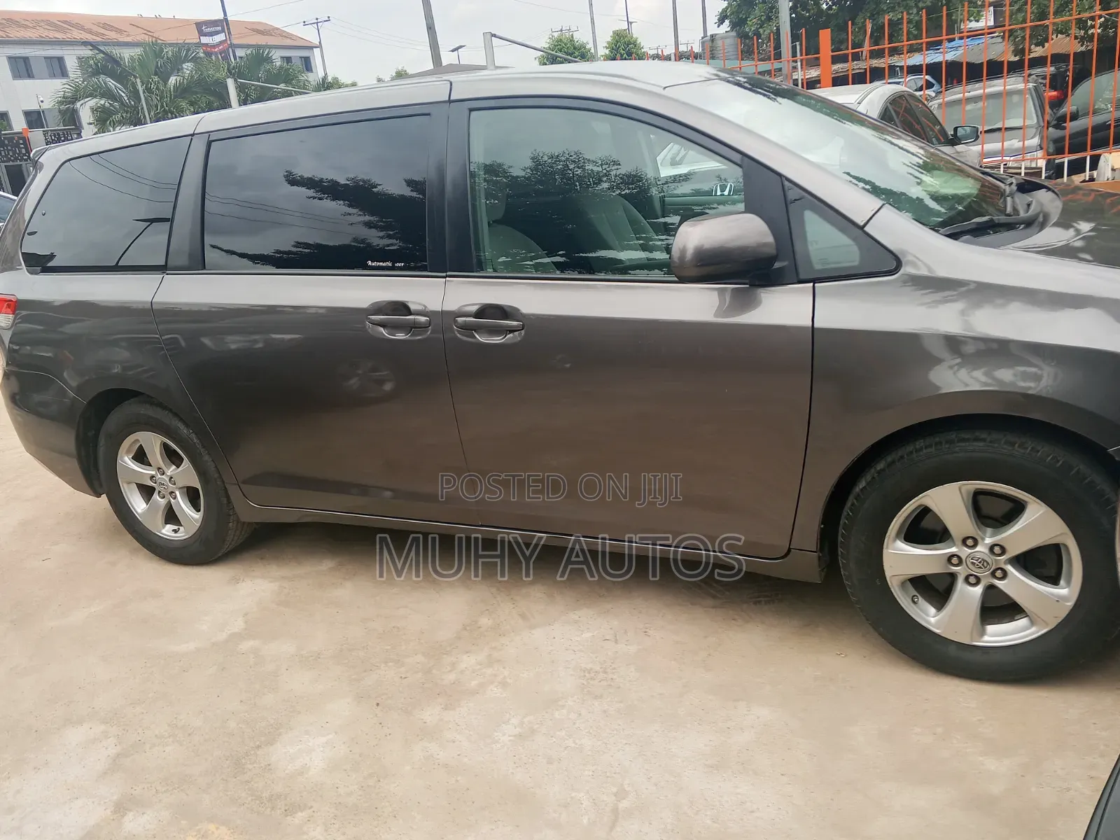 Toyota Sienna L 7-Passenger 4dr Minivan (3.5L 6cyl 6A) 2014 Gray