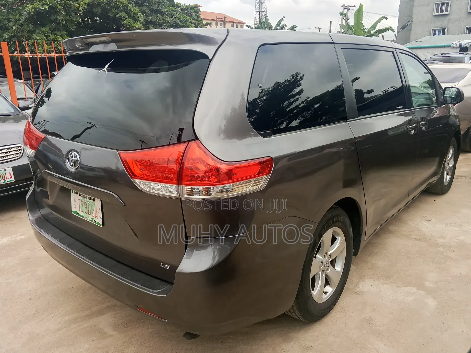 Toyota Sienna L 7-Passenger 4dr Minivan (3.5L 6cyl 6A) 2014 Gray