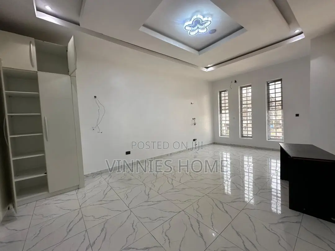 4bdrm Duplex in Chevron for rent