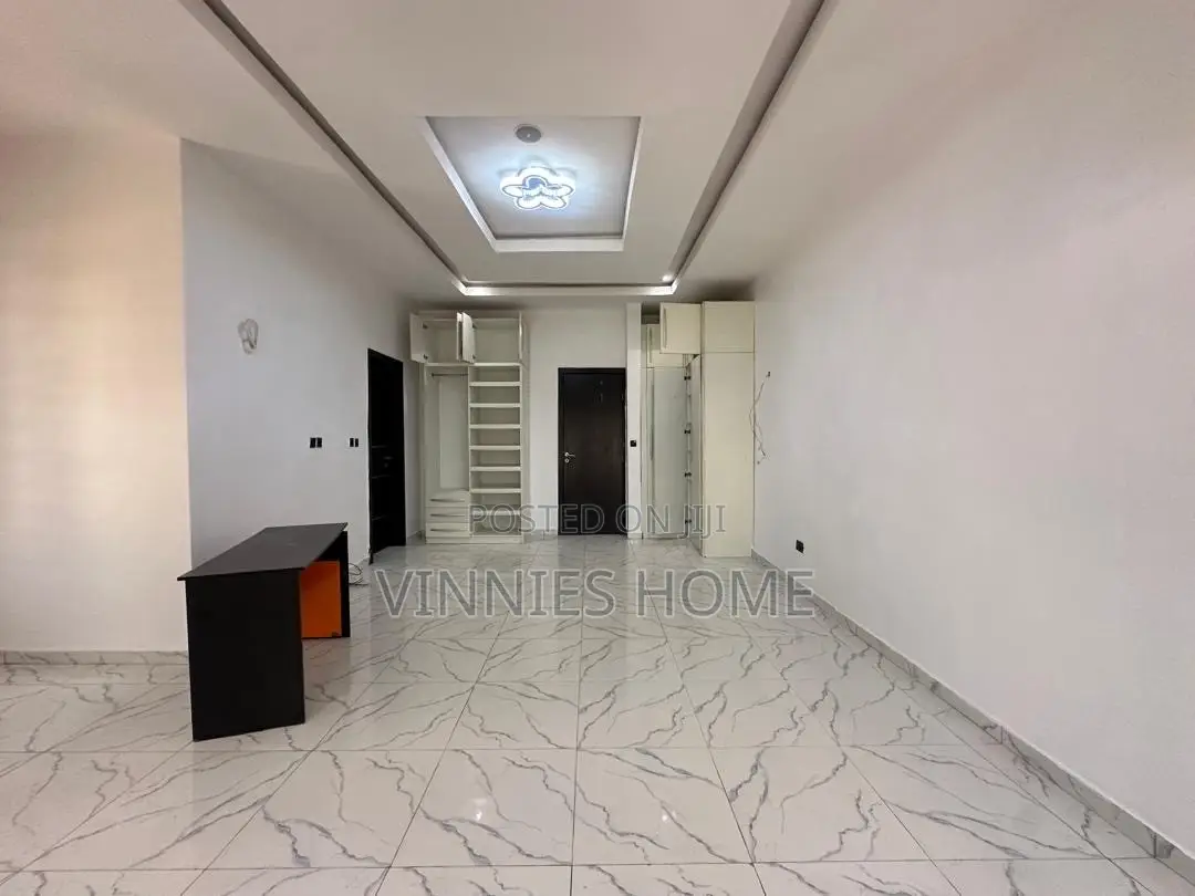 4bdrm Duplex in Chevron for rent