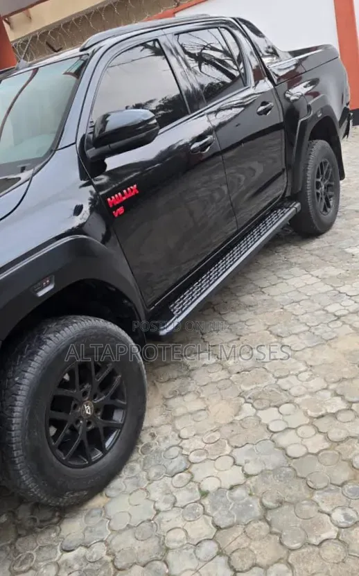 Toyota Hilux Revo Double Cab Petrol 2.7 AWD 2020 Black