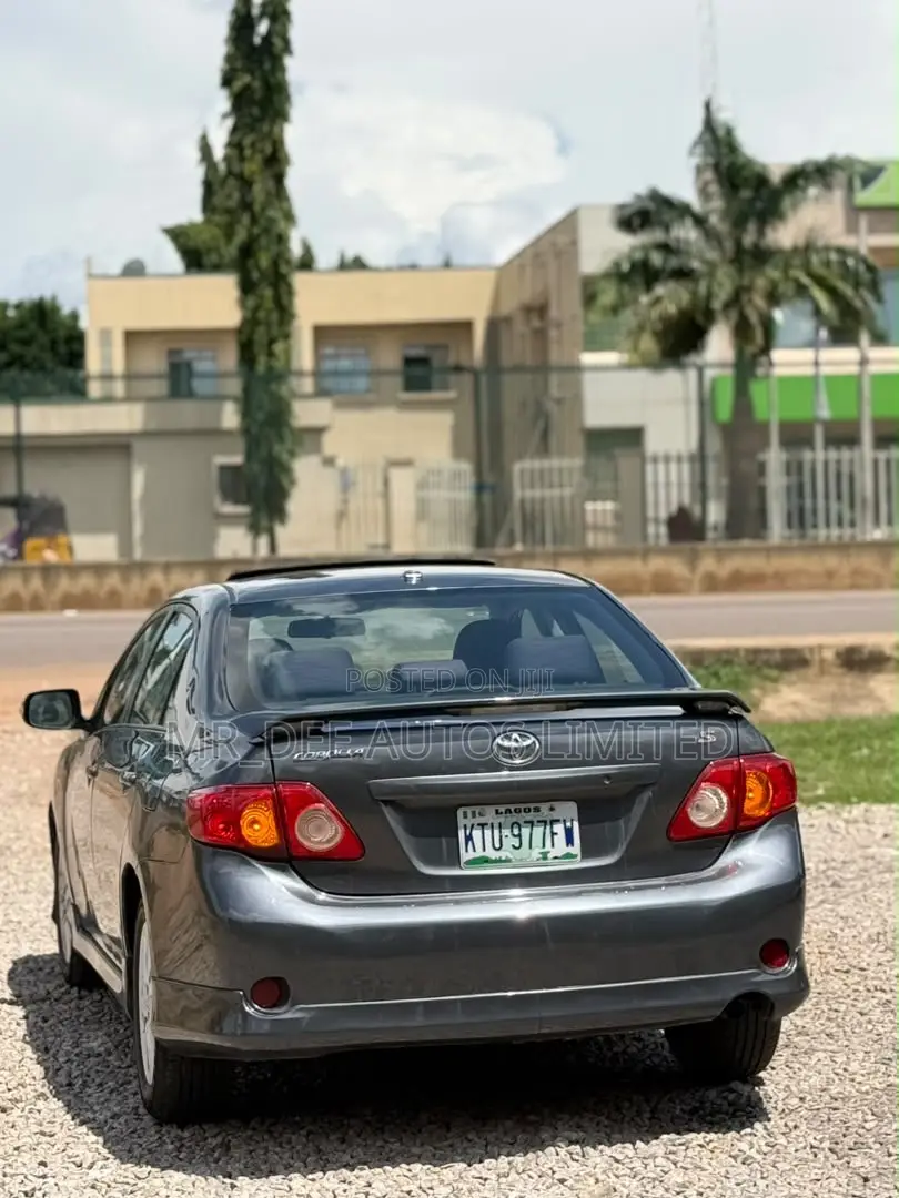 Toyota Corolla S 4dr Sedan (1.8L 4cyl 4A) 2010 Gray
