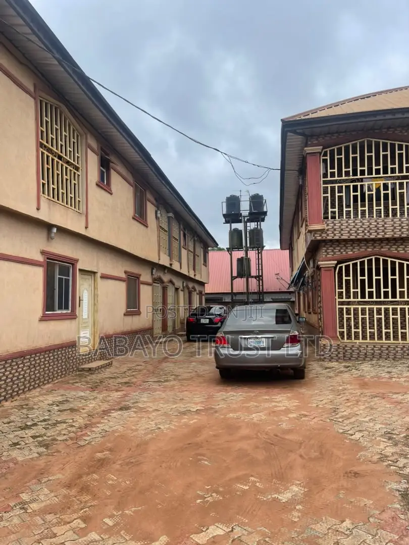 20bdrm Block of Flats in Isiohor, Benin City for sale