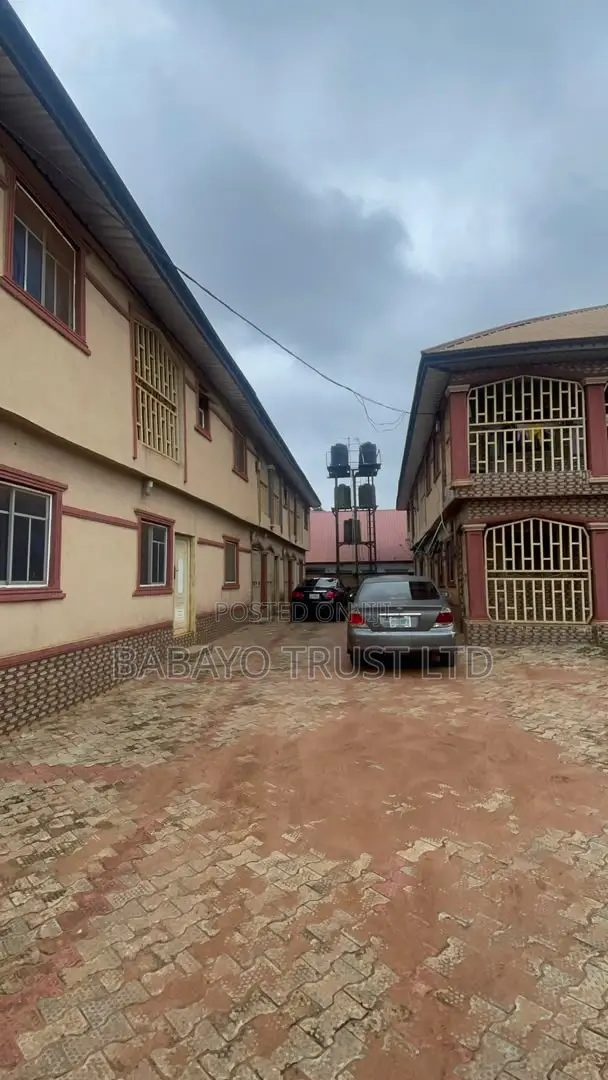 20bdrm Block of Flats in Isiohor, Benin City for sale