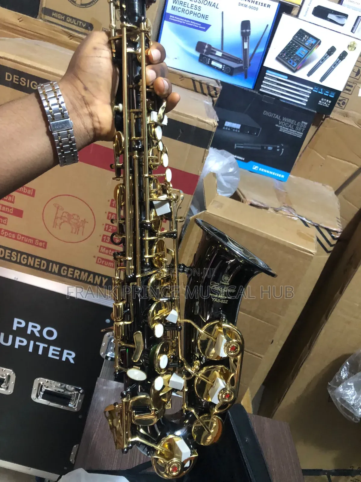 Yamaha Custom Z Alto Saxophone (YAS-82Z) - Black Lacquer Gold Keys