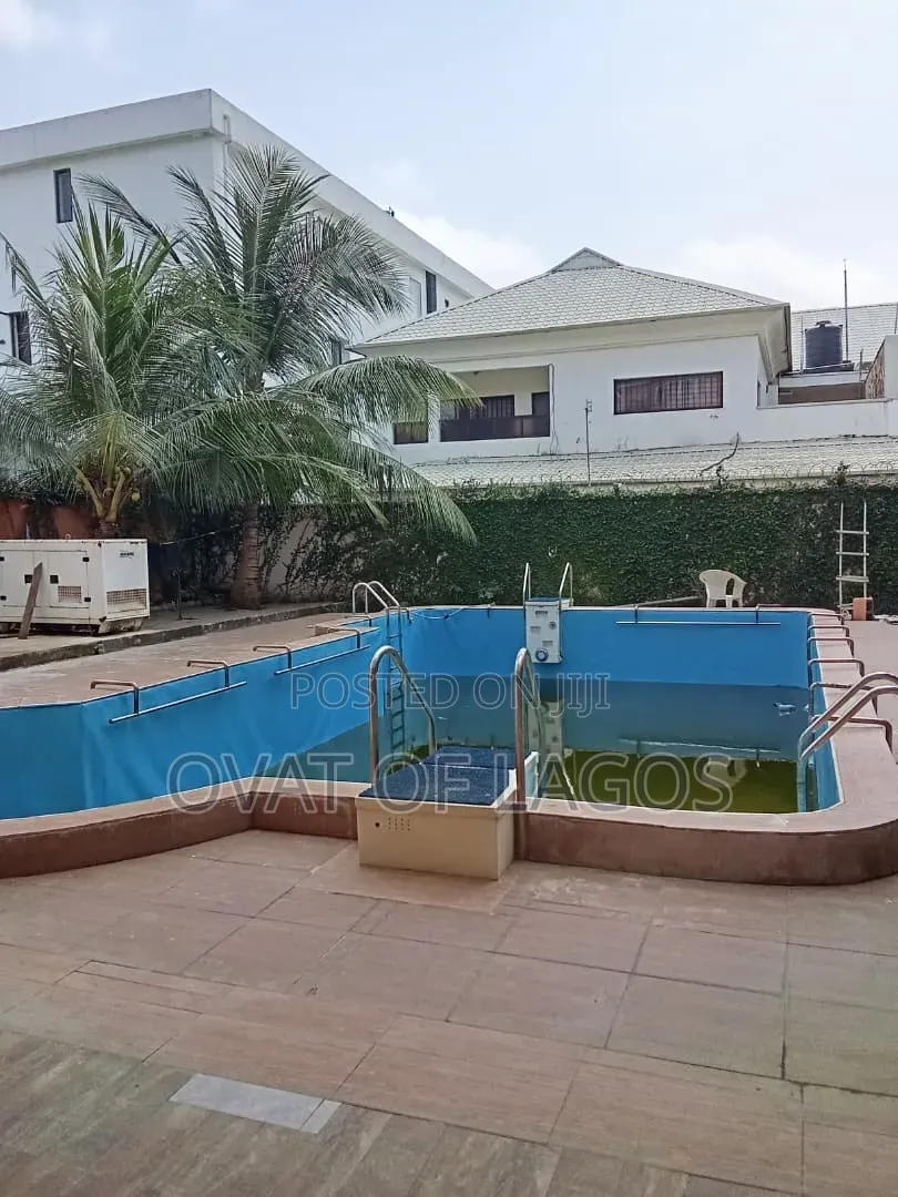2bdrm Apartment in Lekki Phase 1 for rent
