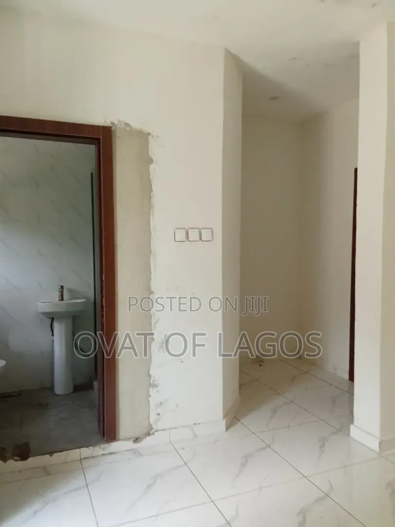 2bdrm Apartment in Lekki Phase 1 for rent