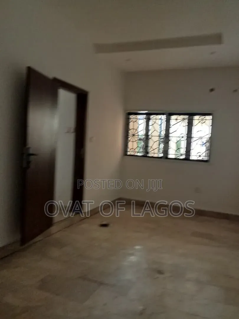 1bdrm Apartment in Lekki Phase 1 for rent