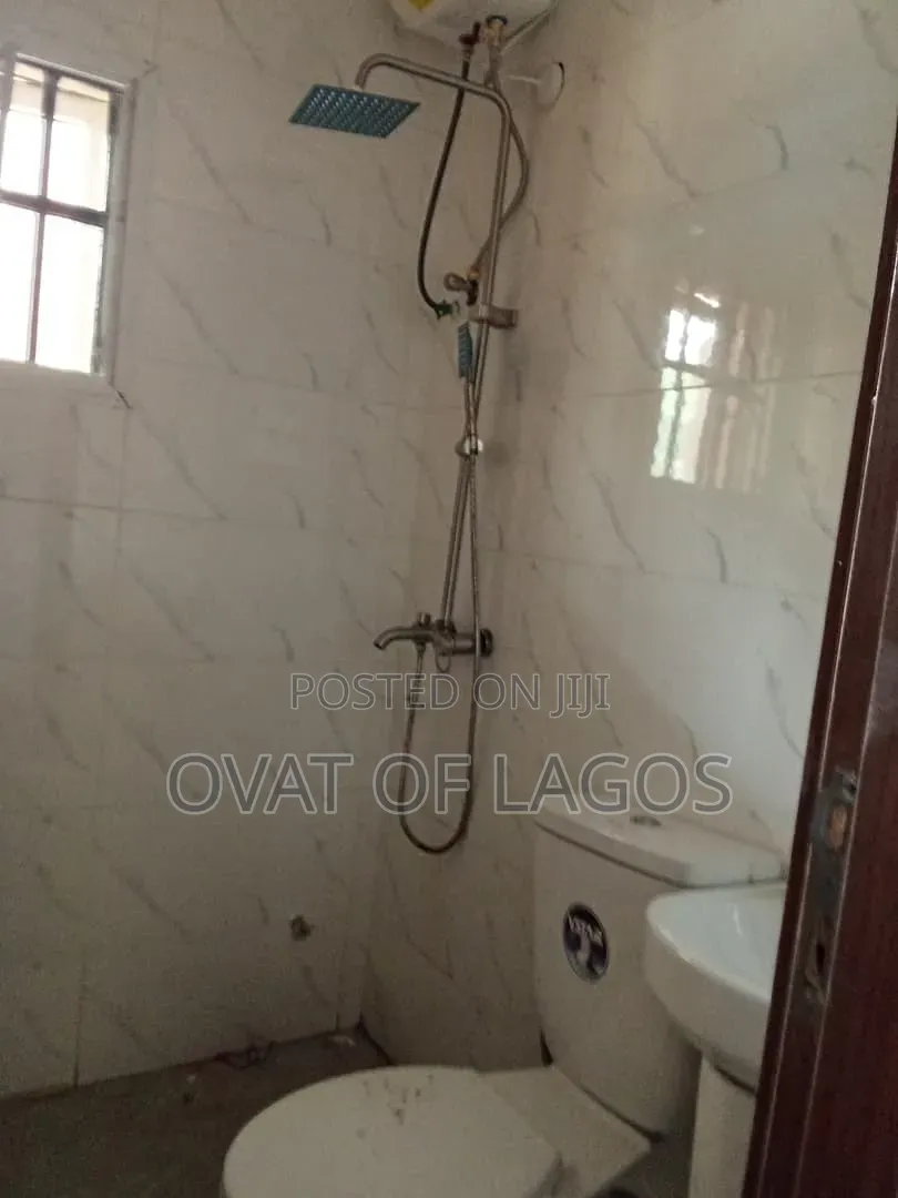 1bdrm Apartment in Lekki Phase 1 for rent