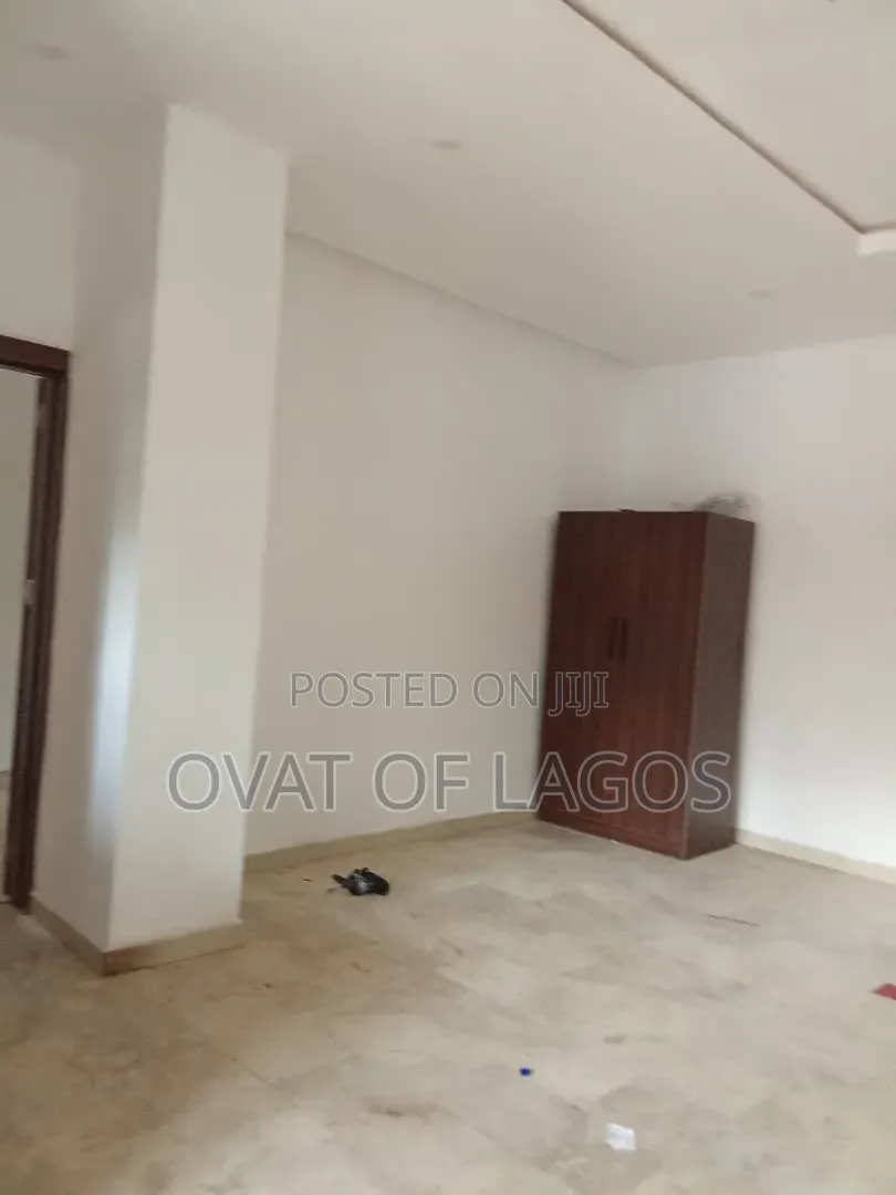 1bdrm Apartment in Lekki Phase 1 for rent
