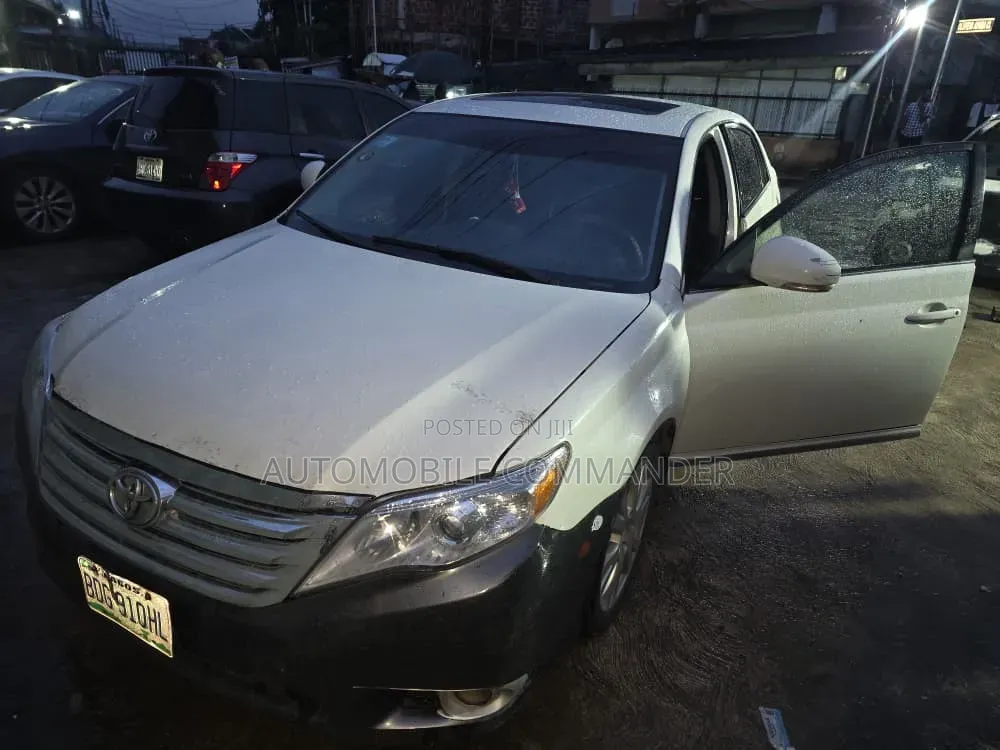 Toyota Avalon 2011 White