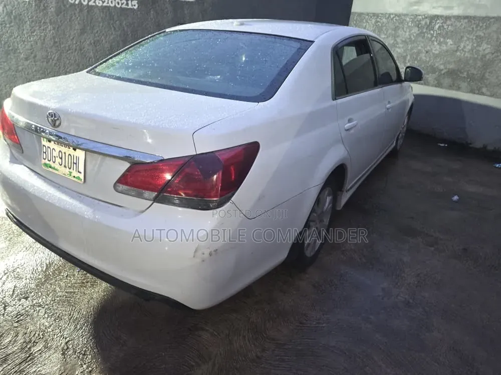 Toyota Avalon 2011 White