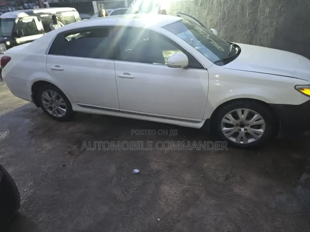 Toyota Avalon 2011 White