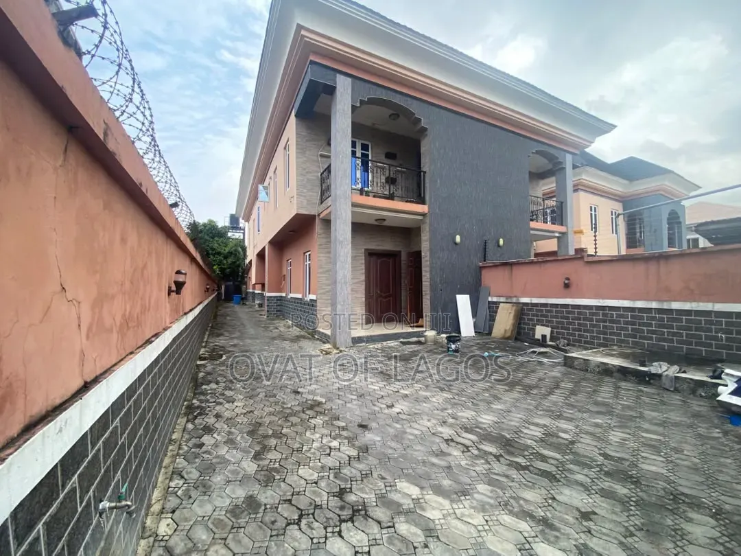 3bdrm Apartment in Lekki Phase 1 for rent