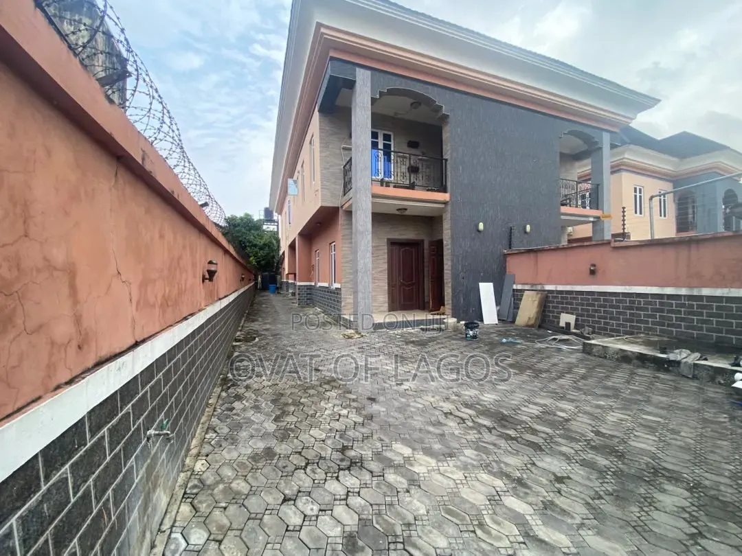 3bdrm Apartment in Lekki Phase 1 for rent