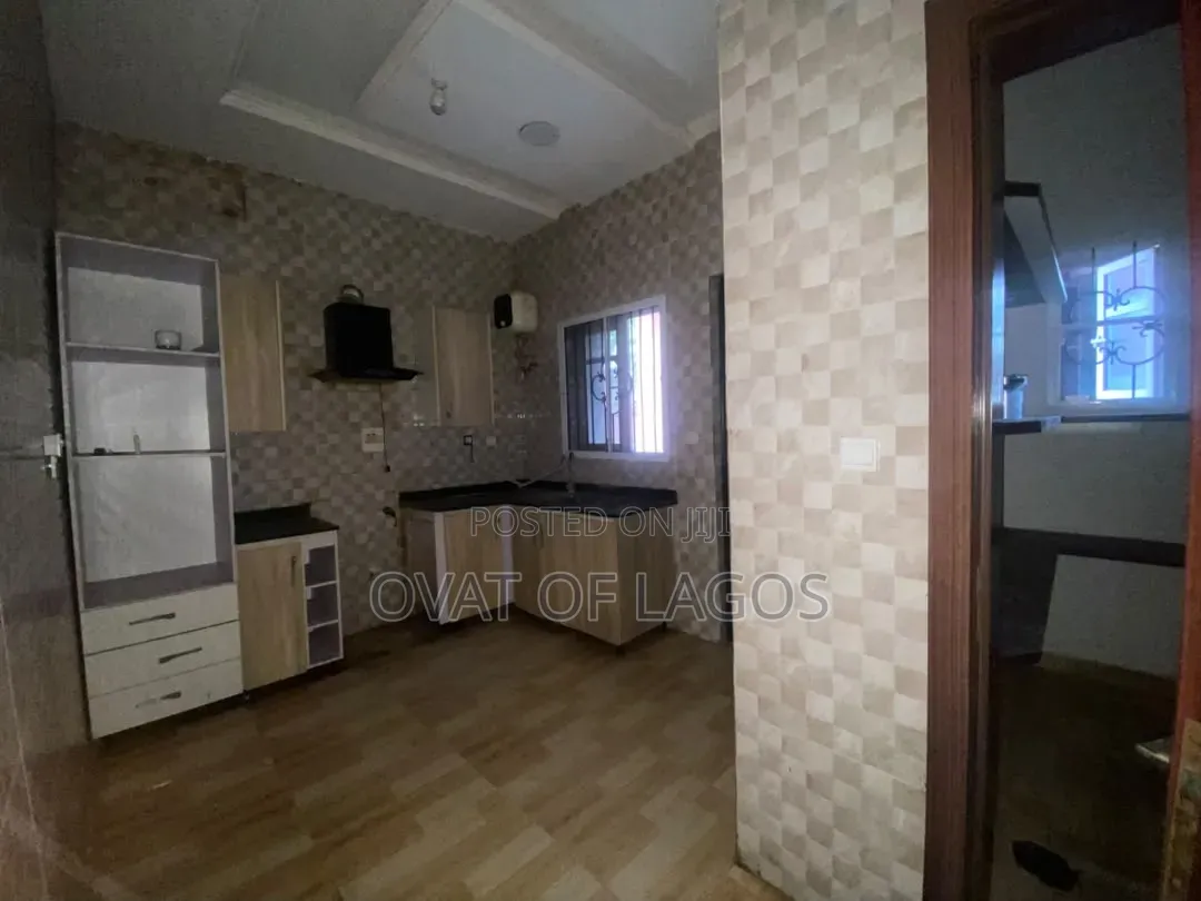 3bdrm Apartment in Lekki Phase 1 for rent