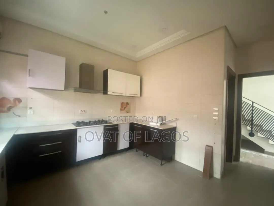 4bdrm Duplex in Lekki Phase 1 for rent