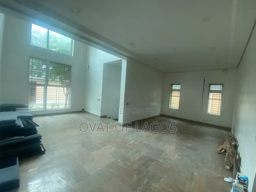 4bdrm Duplex in Lekki Phase 1 for rent