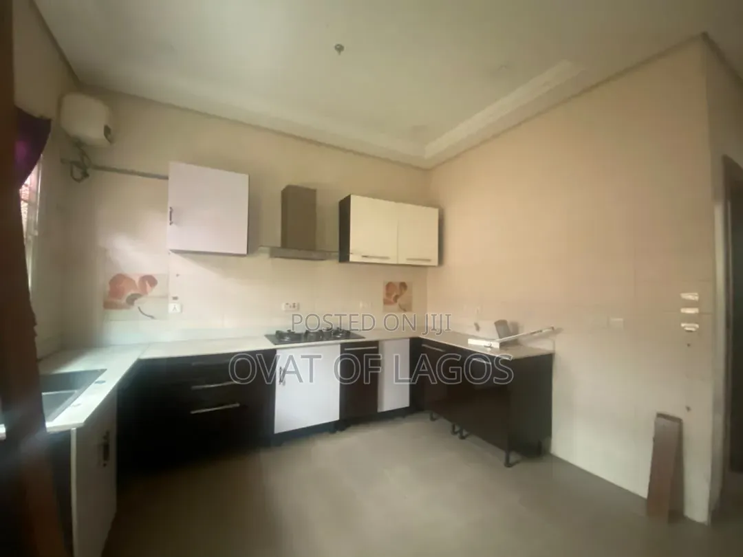 4bdrm Duplex in Lekki Phase 1 for rent