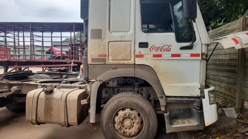 Howo Tractor Head 6 Tyres
