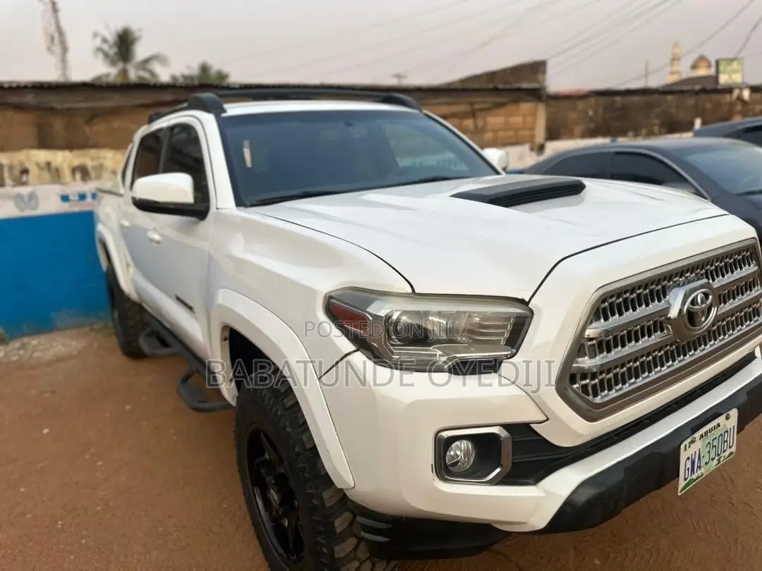 Toyota Tacoma TRD Sport 2017 White