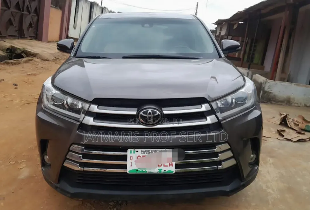 Toyota Highlander LE 2019 Gray