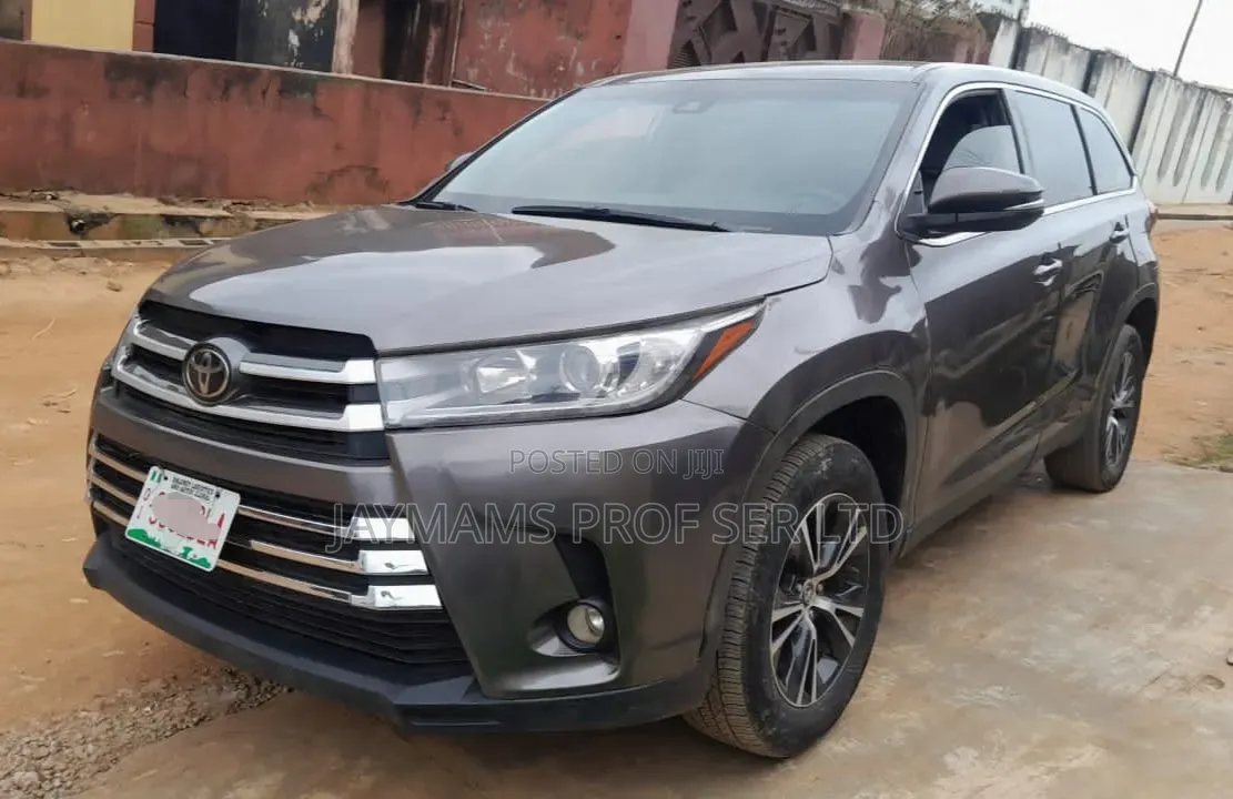 Toyota Highlander LE 2019 Gray