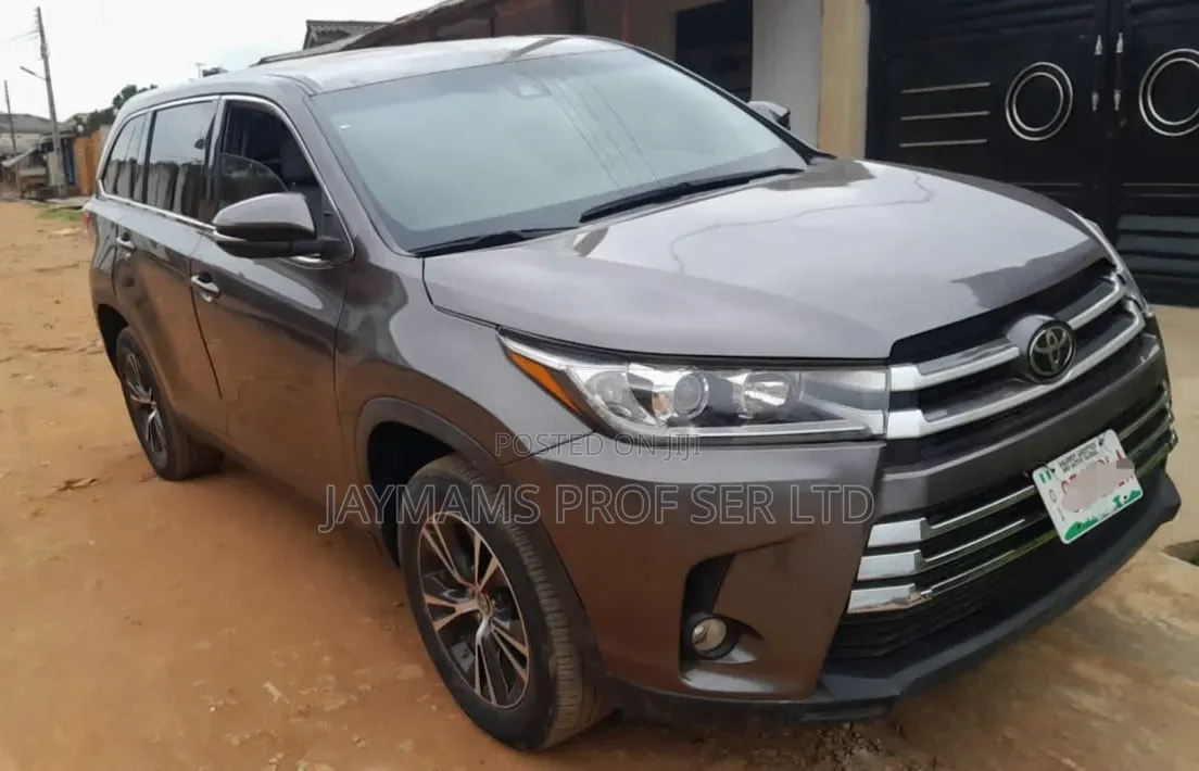 Toyota Highlander LE 2019 Gray