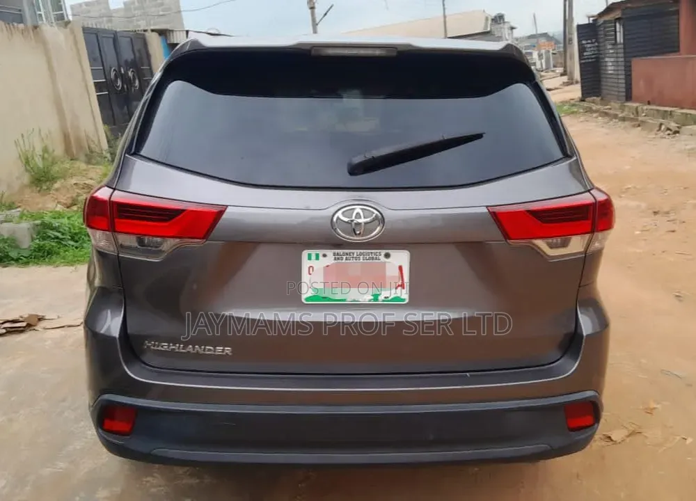 Toyota Highlander LE 2019 Gray