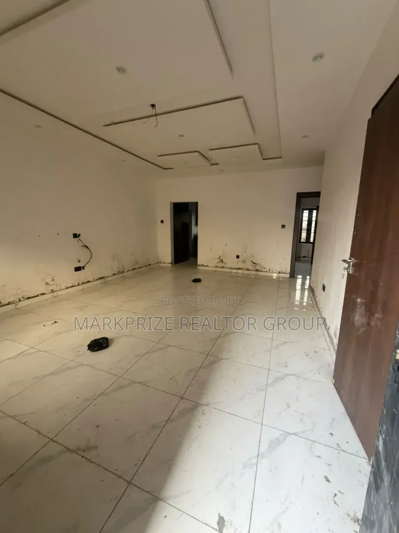 3bdrm Apartment in Gbagada Lagos for sale