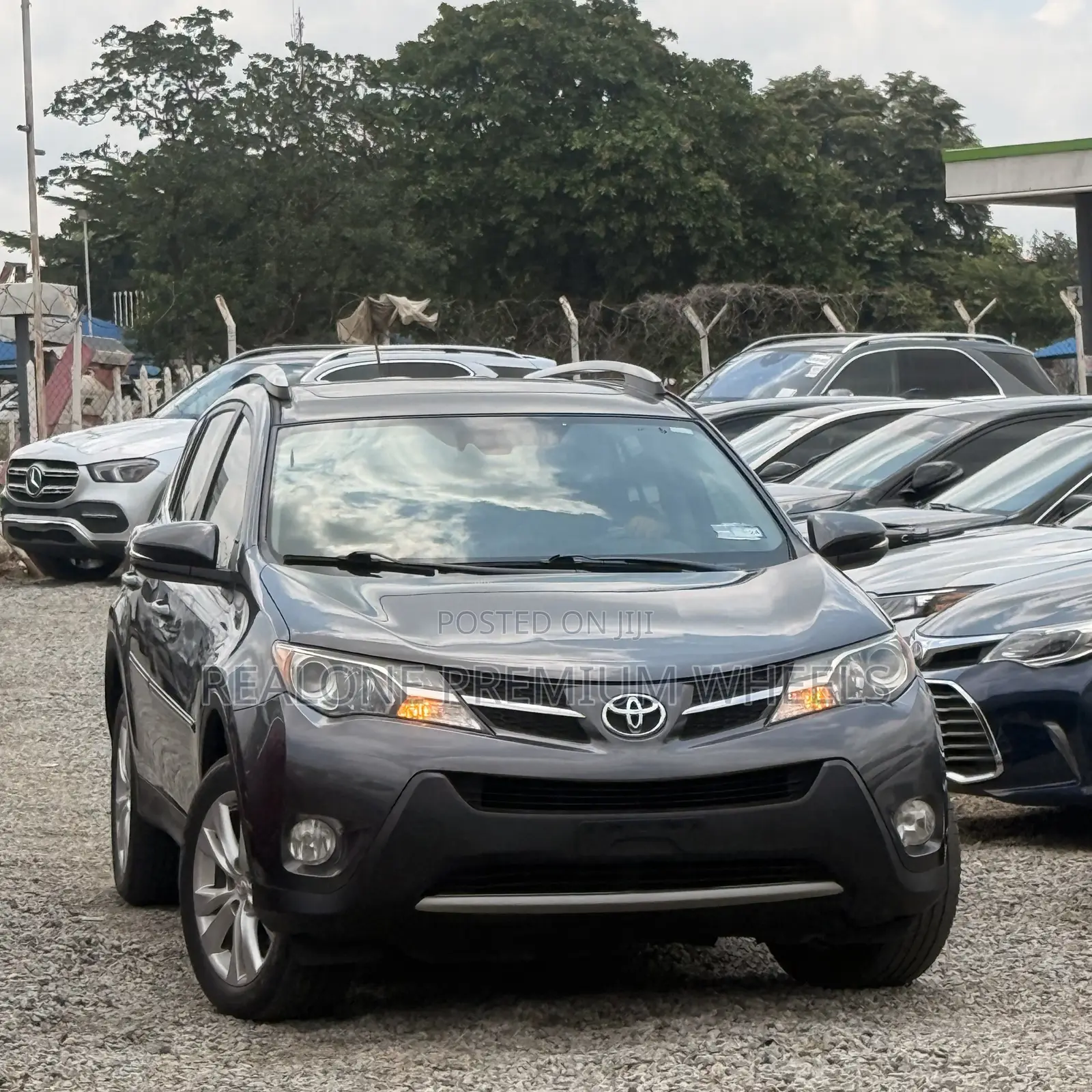 Toyota RAV4 Limited 4dr SUV AWD (2.5L 4cyl 6A) 2015 Gray