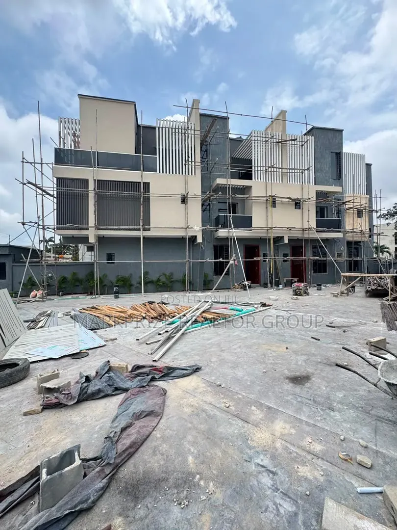 4bdrm Duplex in Surulere Lagos for sale