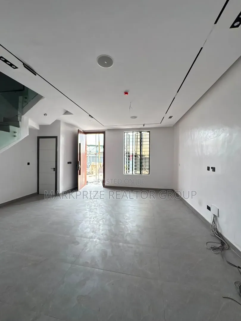 4bdrm Duplex in Surulere Lagos for sale
