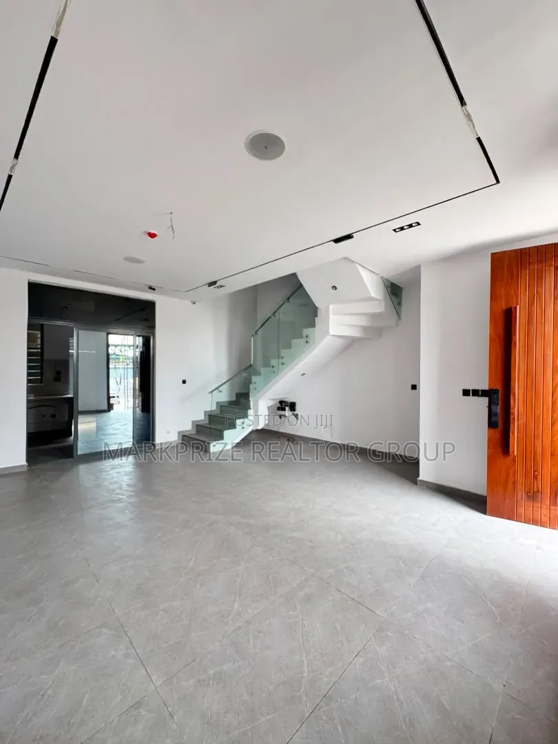 4bdrm Duplex in Surulere Lagos for sale