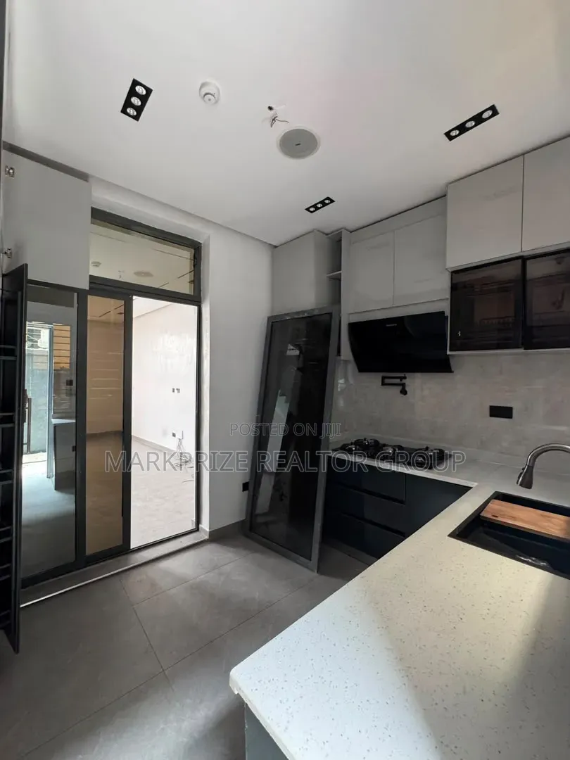 4bdrm Duplex in Surulere Lagos for sale