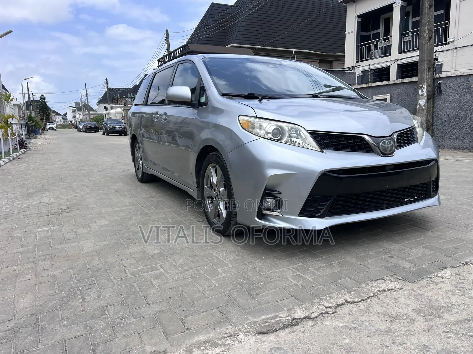 Toyota Sienna SE Premium (3.5L 6cyl 8A) 2018 Silver