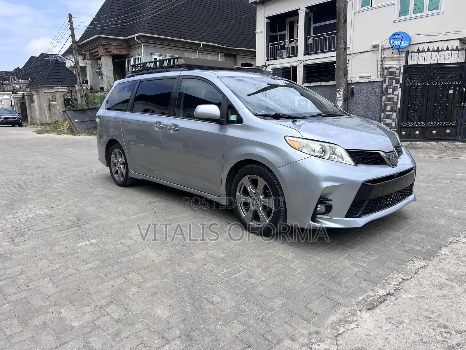Toyota Sienna SE Premium (3.5L 6cyl 8A) 2018 Silver
