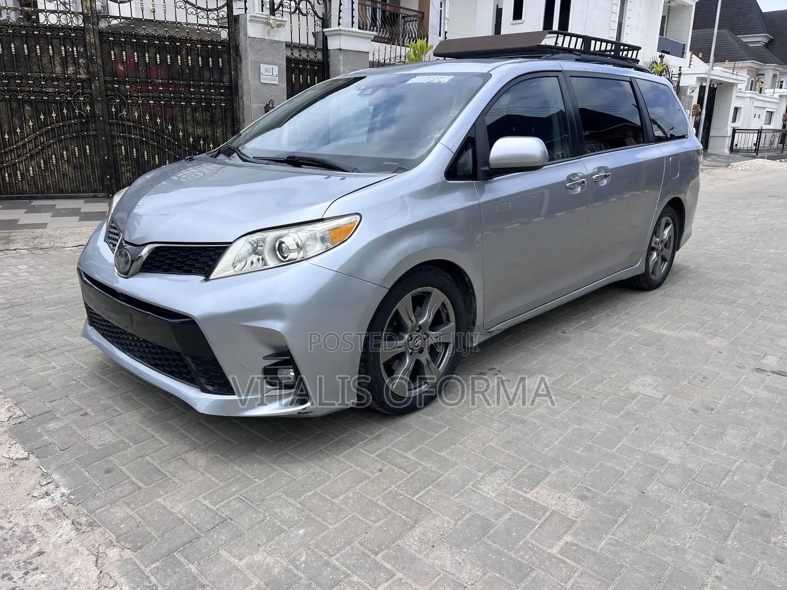 Toyota Sienna SE Premium (3.5L 6cyl 8A) 2018 Silver