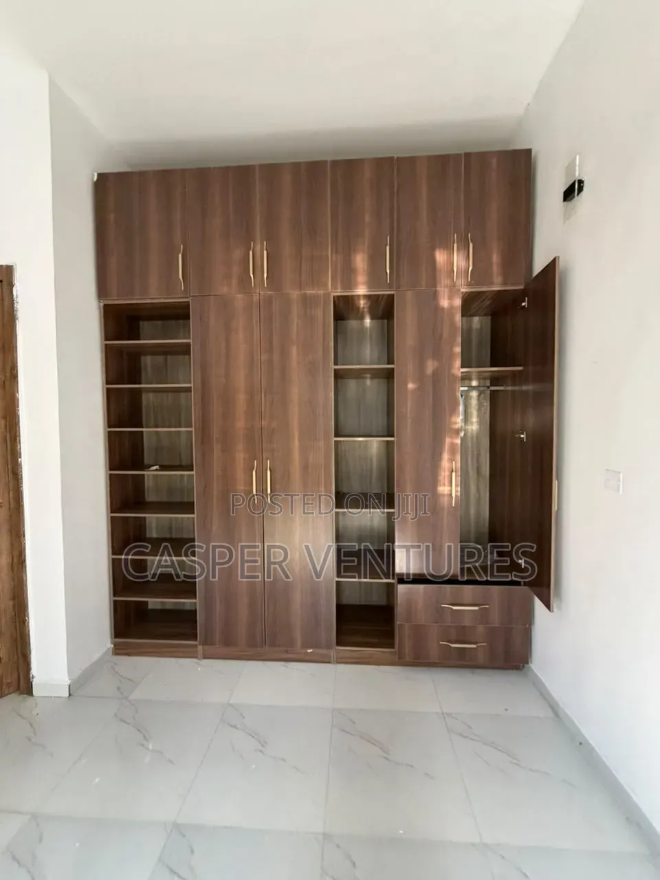 1bdrm Shared Apartment in New Road, Lekki Phase 2 for rent