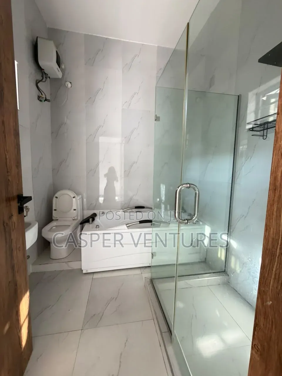 1bdrm Shared Apartment in New Road, Lekki Phase 2 for rent