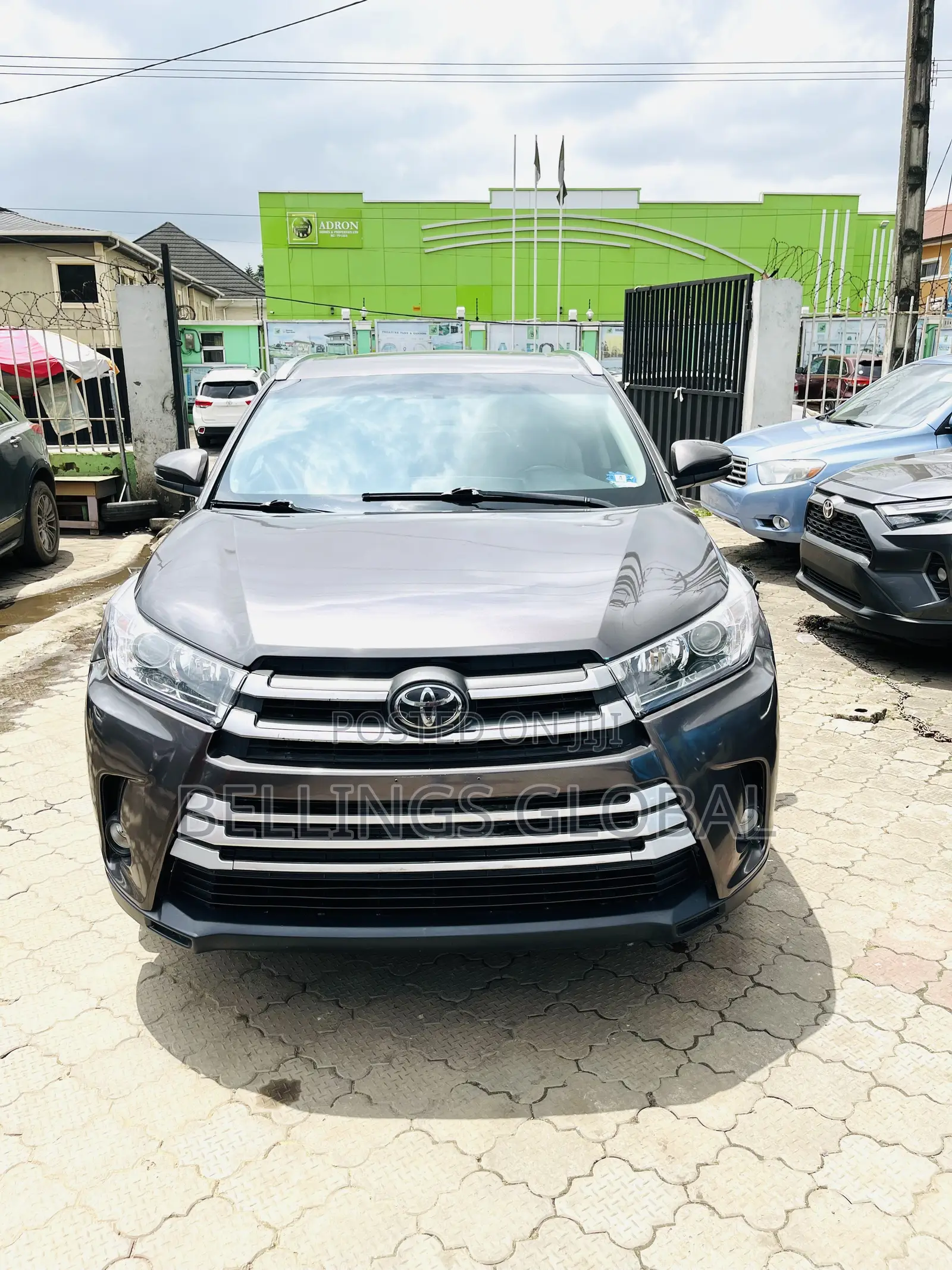 Toyota Highlander XLE 4dr SUV AWD (3.5L 6cyl 6A) 2015 Gray