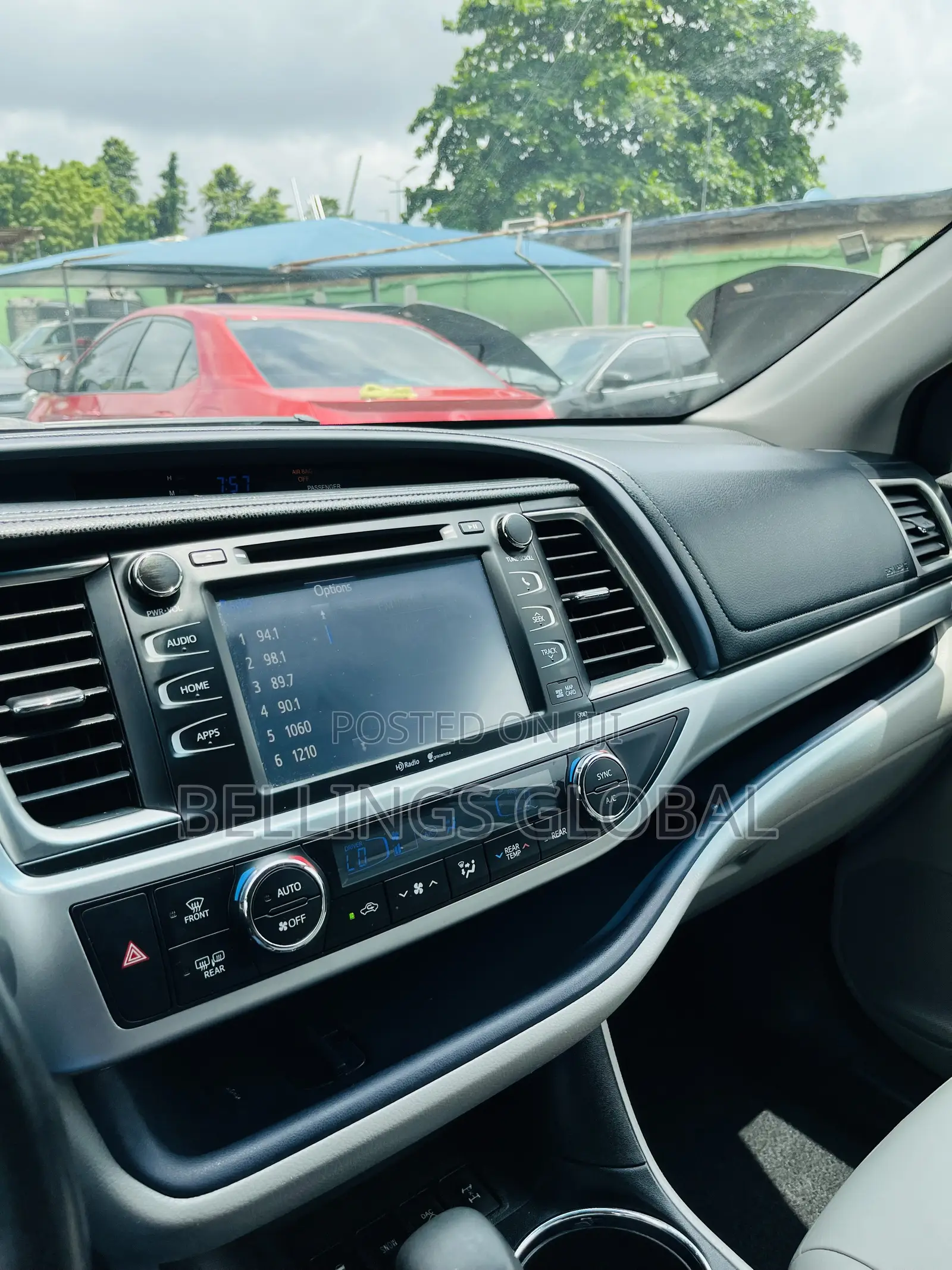 Toyota Highlander XLE 4dr SUV AWD (3.5L 6cyl 6A) 2015 Gray