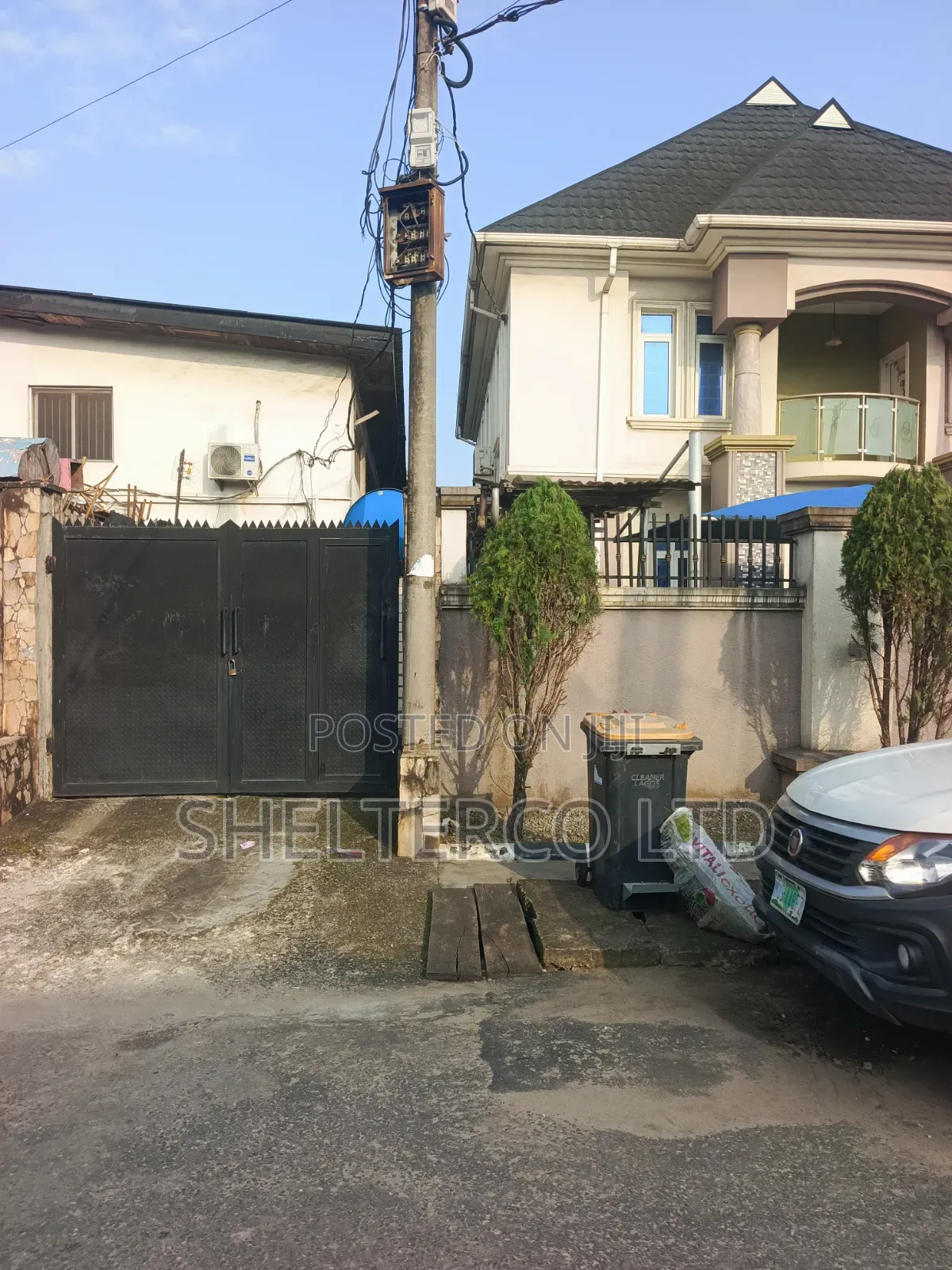 20bdrm Block of Flats in Estate, Wempco Road for sale