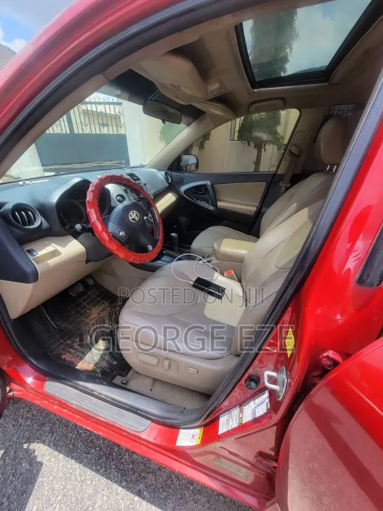 Toyota RAV4 2010 Red
