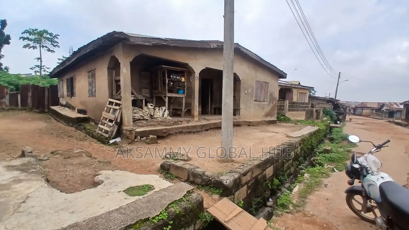 6bdrm Apartment in Ibadan for sale