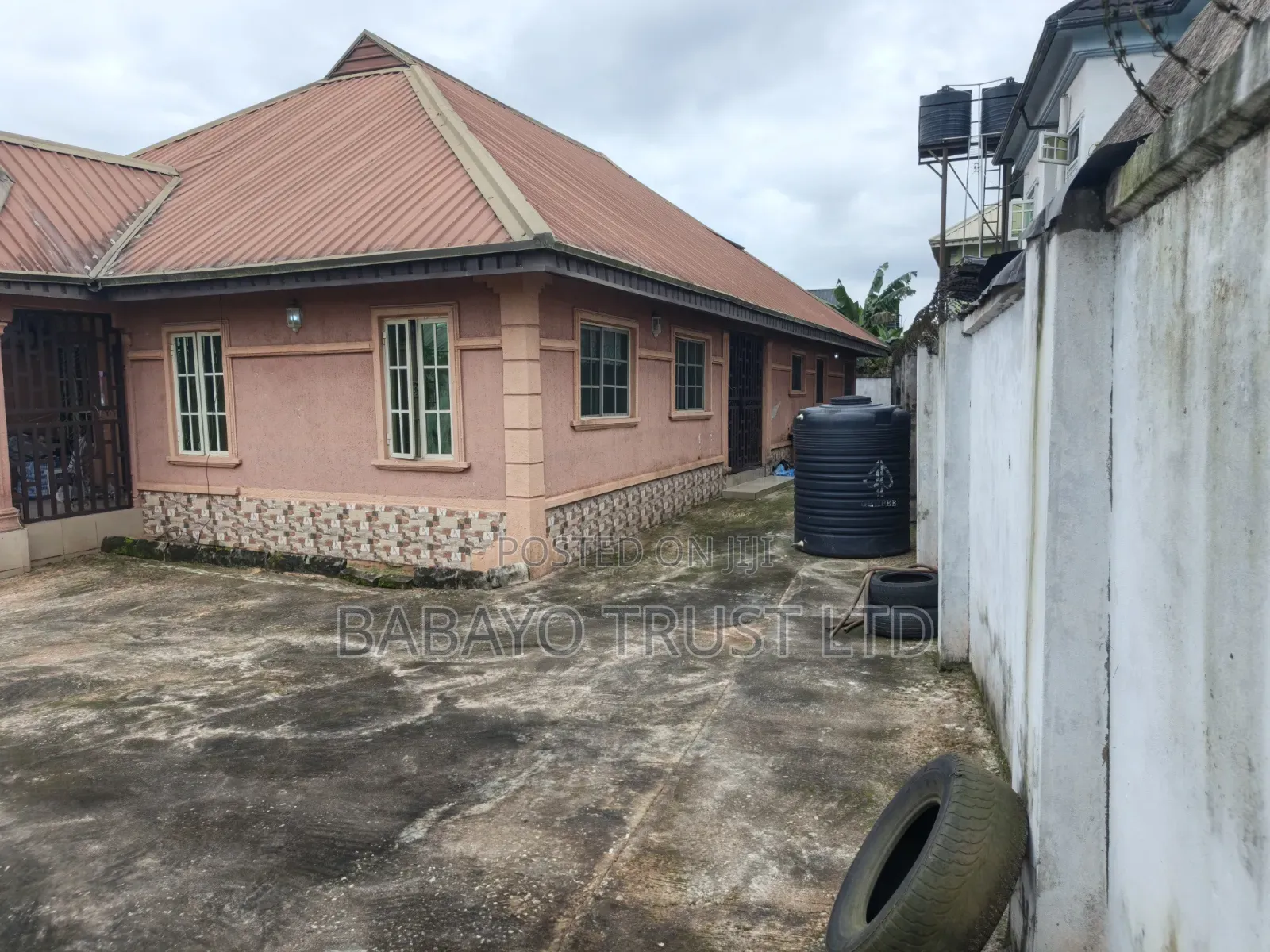 5bdrm Bungalow in Iduowina, Benin City for sale