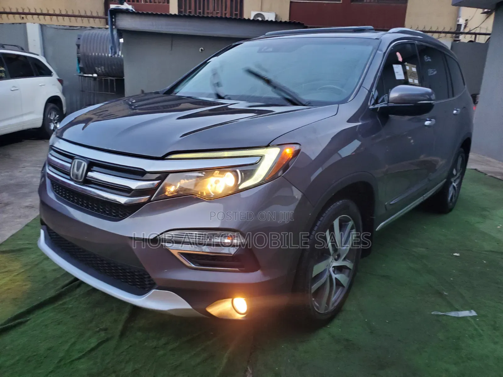 Honda Pilot Touring 4dr SUV 4WD (3.5L 6cyl 9A) 2017 Gray